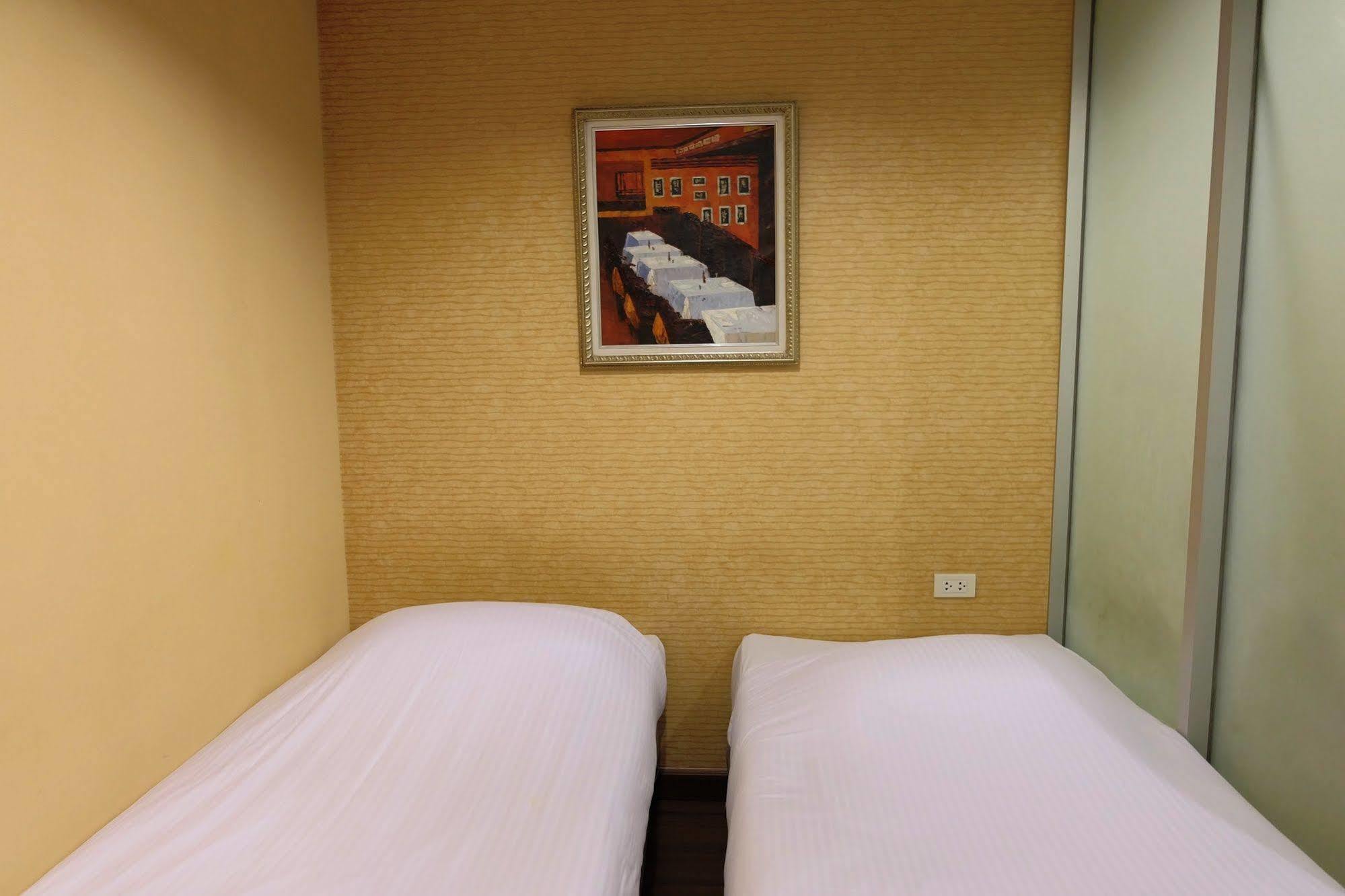 Take A Rest Hotel Бангкок Экстерьер фото